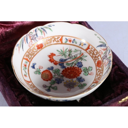 437 - Late 19th century Samson of Paris Kakiemon style porcelain dish, decorated with flowers, on triple c... 