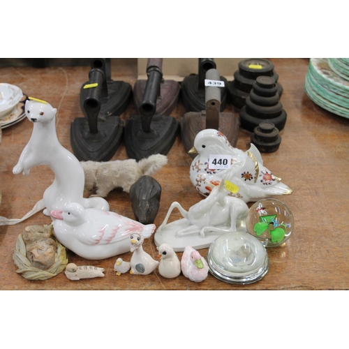 440 - Animal models to include a Russian otter, glass paperweights, an Austrian horse model, etc.