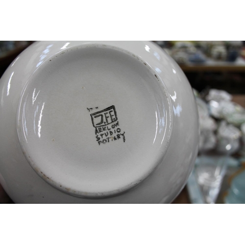 444 - Arklow Studio Pottery part dinner service, designed by John Ffrench, to include six large plates, fi... 