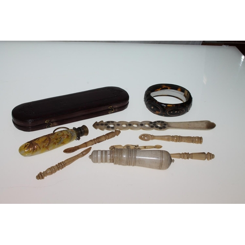 453 - Onlaid faux tortoiseshell bangle, a glass scent bottle, a bone scoop, etc.