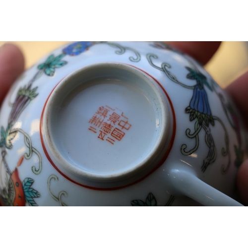 425 - Chinese dinner set decorated with fruits, flowers and butterflies comprising twelve dinner plates, t... 