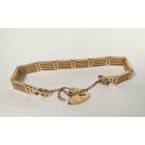 34 - 9ct gold gate bracelet with padlock, 25.7g.