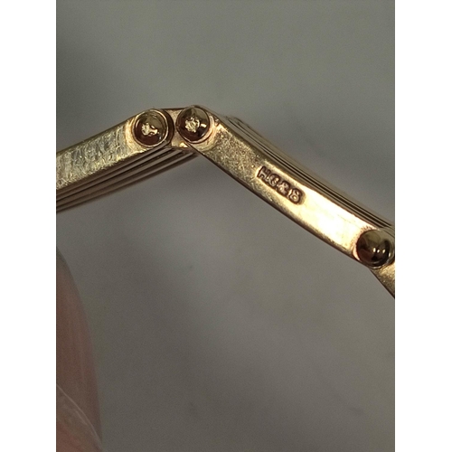 34 - 9ct gold gate bracelet with padlock, 25.7g.