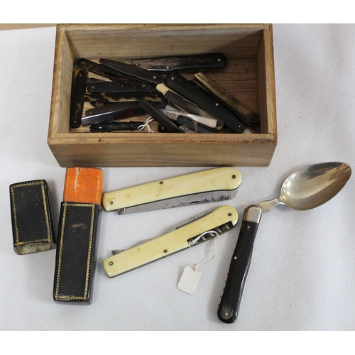 327 - Box of miscellanea including: various snuff and trinket boxes; advertising items including paperkniv... 