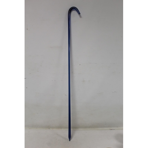 527 - Victorian blue glass walking stick of plain form with curved handle, 96cm long.