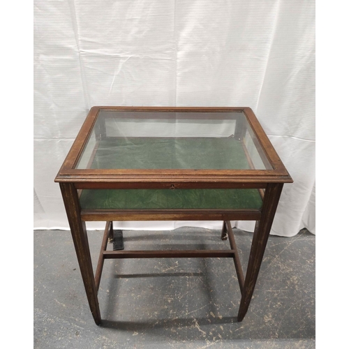 531 - Mahogany bijouterie table with a glazed hinged top on tapered supports with understretcher. 69cm hig... 