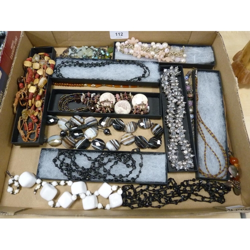 112 - Tray of costume jewellery including bead, pebble and agate style necklaces.