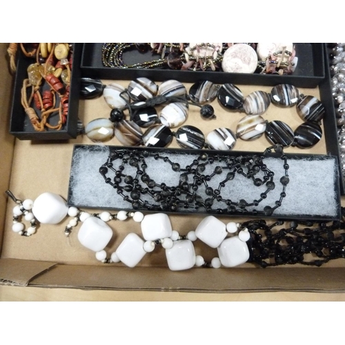 112 - Tray of costume jewellery including bead, pebble and agate style necklaces.