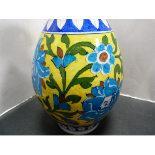 202 - Indian Multan vase.