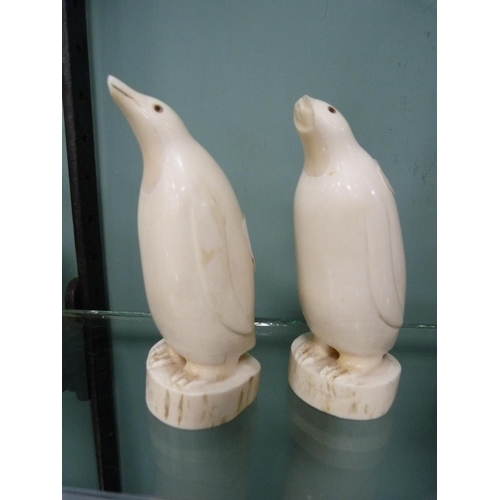 205 - Pair of ivory-style figures of penguins (one a/f).