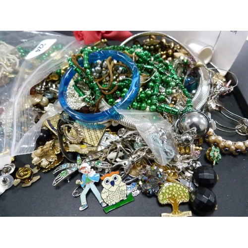 224 - Large bag of costume jewellery including beads, brooches, watches etc.