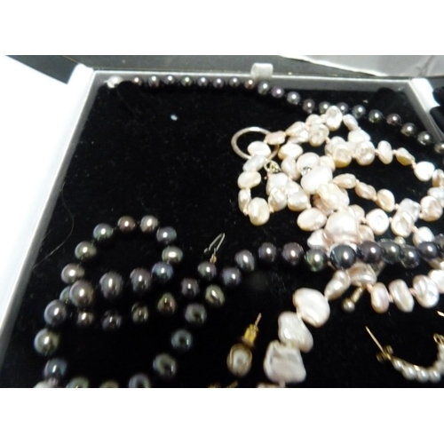 237 - String of Tahitian-style black pearls with white metal clasp, bracelet and neck chain with South Sea... 