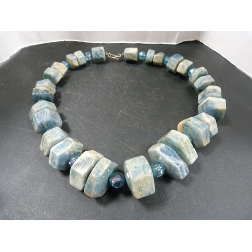 242 - Turquoise coloured pebble-effect bead necklace with interspersed glass beads, with white metal clasp... 