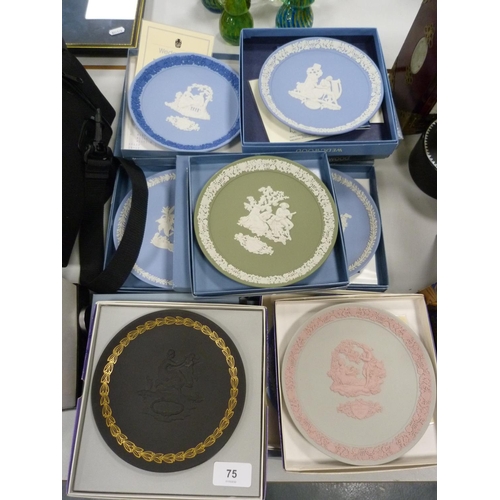 75 - Collection of boxed Wedgwood boxed plates including blue Jasper ware, Black Basalt, white with pink ... 