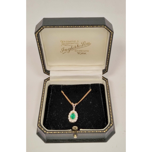 60 - Pendant of pear shape, with an emerald and diamond brilliants in 18ct white gold, on curb necklet '7... 