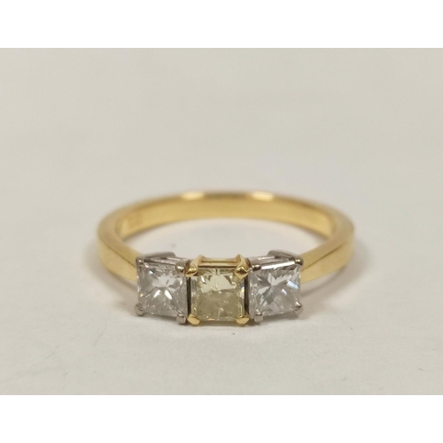 62 - Unusual diamond three stone ring with princess cut brilliants, approx. 4mm square, the centre of cha... 