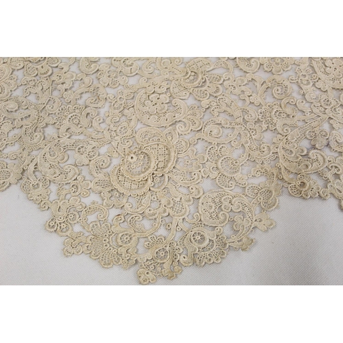 406 - Fine large Victorian cream lace collar or cape with floral and foliate scrolls and lobed border, 45c... 