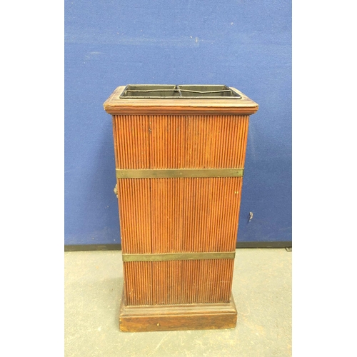 571 - Early 20th century oak stick stand with faux wicker sides bound with brass banding & lions mask ... 