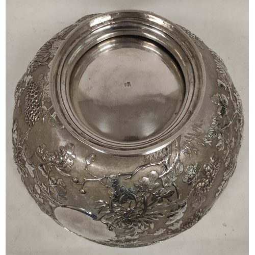 64 - Fine Chinese export silver bowl, hemispherical, with chased sprays of chrysanthemums and other flowe... 