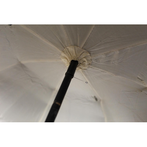 418 - Victorian black satin parasol with lace edging, cream silk lining and ebonised tapered handle and kn... 