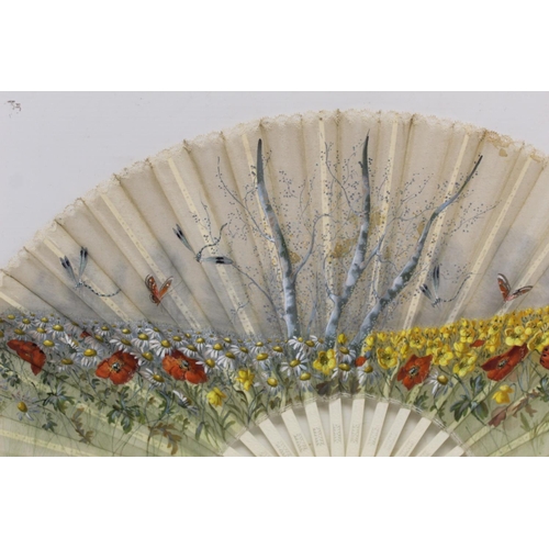 420 - Late 19th/early 20th century ladies fan, the hand painted gauze leaf depicting a meadow of daisies, ... 