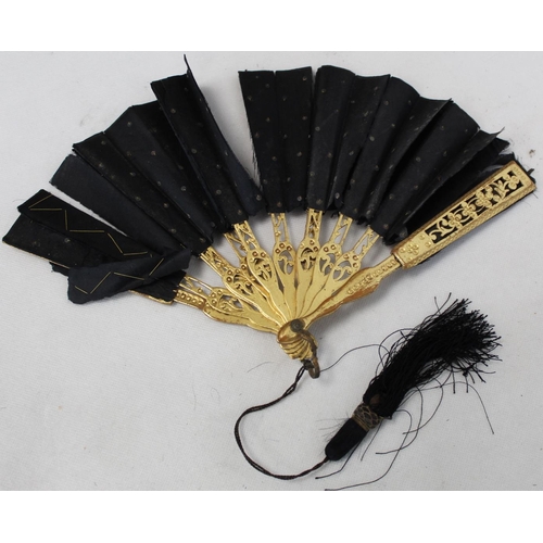 443 - Collection of  19th and early 20th century fans, comprising: Chinese fan with embroidered silk leaf ... 