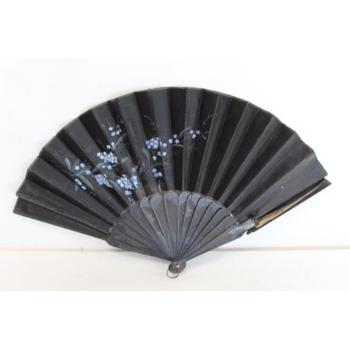 443 - Collection of  19th and early 20th century fans, comprising: Chinese fan with embroidered silk leaf ... 