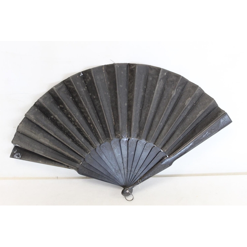 443 - Collection of  19th and early 20th century fans, comprising: Chinese fan with embroidered silk leaf ... 