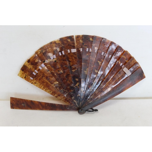 443 - Collection of  19th and early 20th century fans, comprising: Chinese fan with embroidered silk leaf ... 