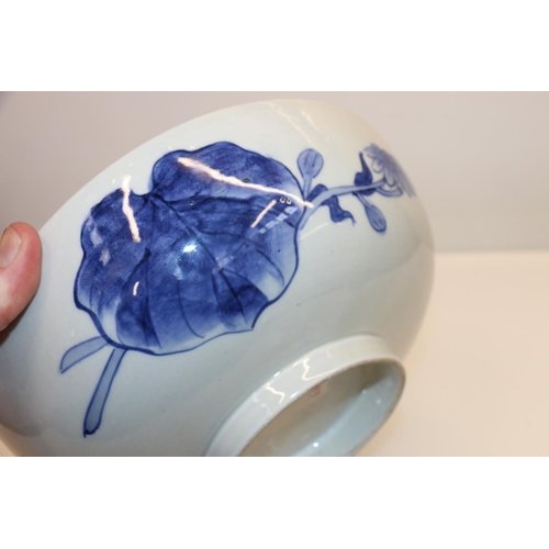 30 - Oriental bowl decorated with butterflies and flowers, 25cm.