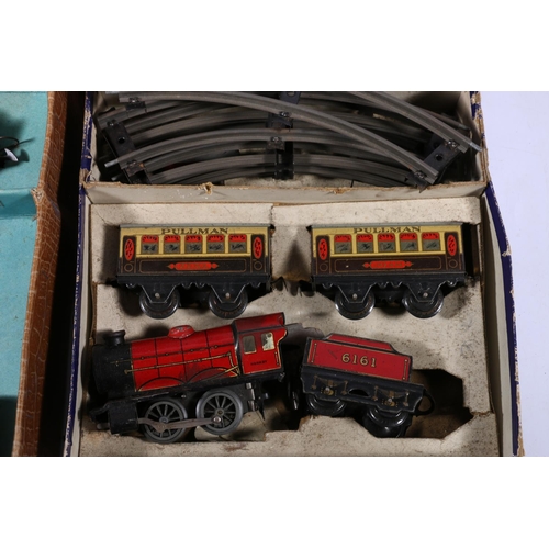 147 - Hornby OO gauge model railway clockwork tinplate No 501 Passenger Train Set with 0-4-0 tender locomo... 