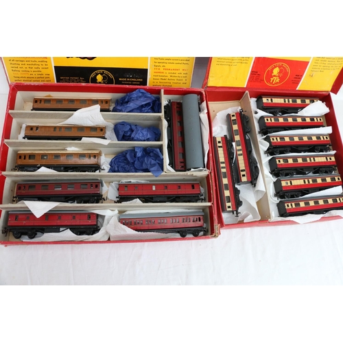 98 - Trix Twin Railway TTR OO gauge model railway including set of eight red and cream carriages and anot... 