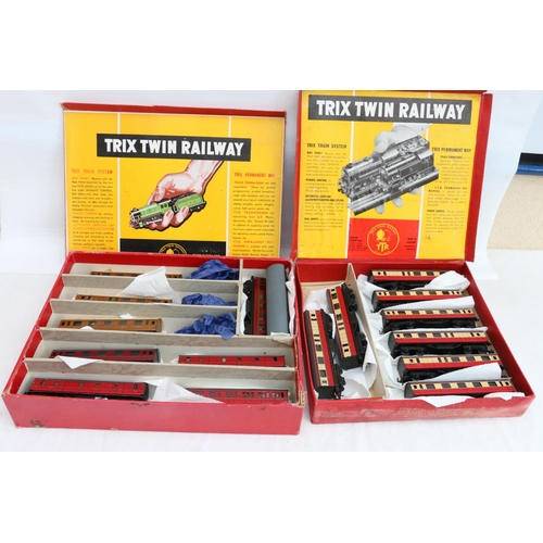 98 - Trix Twin Railway TTR OO gauge model railway including set of eight red and cream carriages and anot... 