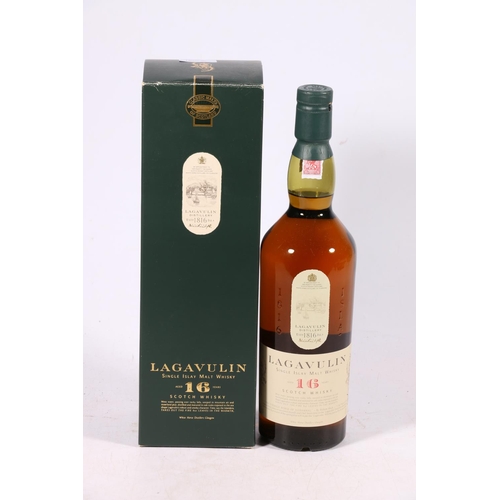 206 - LAGAVULIN 16 year old Islay single malt Scotch whisky, White Horse Distillers Glasgow, 43% 70cl, box... 