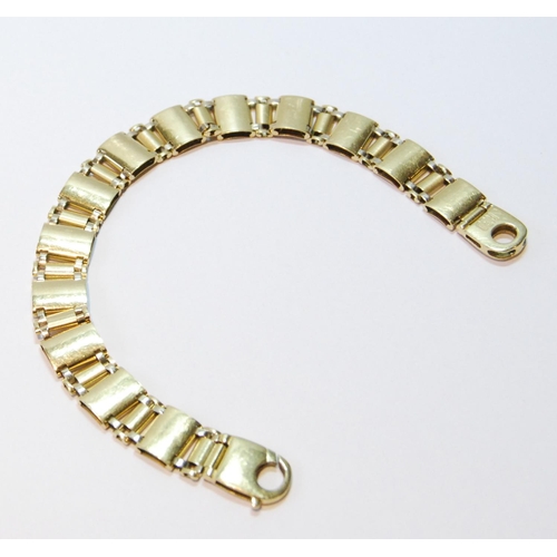 16 - 18ct gold Fibo bracelet of variegated baton links, '750', 26g.