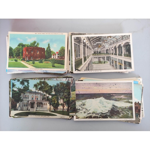 198 - Carton containing over 600 early to mid 20th century postcards mostly of American cityscapes and vie... 