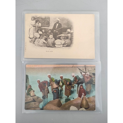 199 - Carton containing over 600 early 20th century postcards mostly of British and world topographical su... 