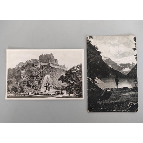 199 - Carton containing over 600 early 20th century postcards mostly of British and world topographical su... 
