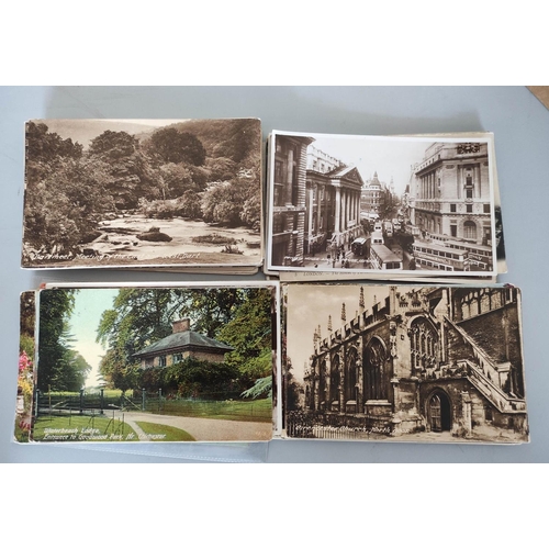 200 - Carton containing approximately 600 early 20th century postcards mostly of British topographical vie... 
