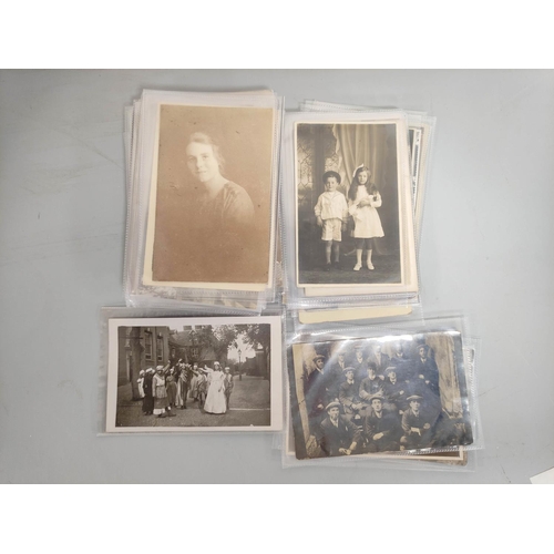 202 - Carton containing approximately 500 early 20th century postcards mostly of British & world topog... 
