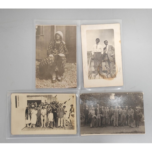 202 - Carton containing approximately 500 early 20th century postcards mostly of British & world topog... 