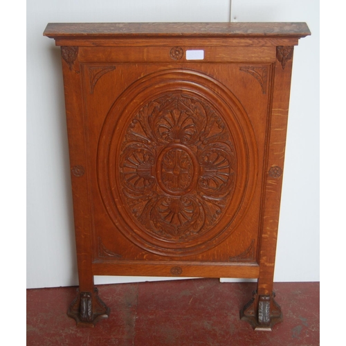 347 - English School: carved oak fire screen, carved with a floral cartouche to the centre, flanked by flo... 