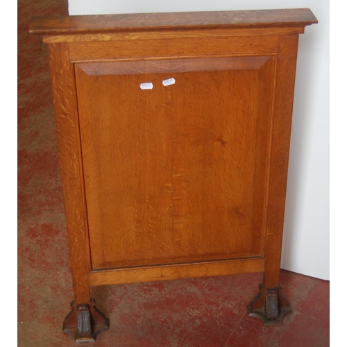 347 - English School: carved oak fire screen, carved with a floral cartouche to the centre, flanked by flo... 