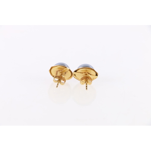 124 - Pair of 9ct gold hematite stud earrings, 5.2g.