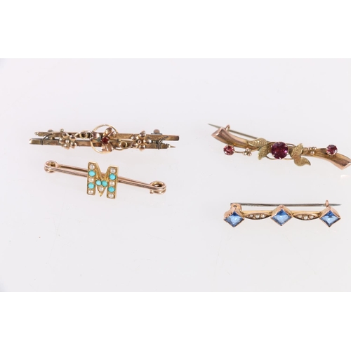 139 - Unhallmarked yellow metal bar brooch set with applied 'M' set with seed pearls and turquoise stones,... 