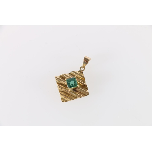 90E - 18ct gold modernist pendant set with square cut blue/green stone, the hoop inscribed '18K', 2.3g, al... 