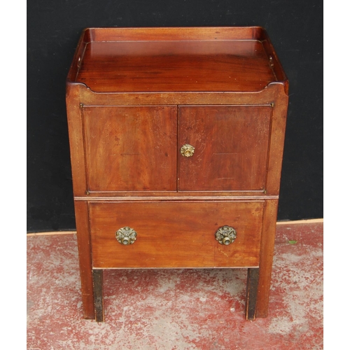 373 - 19th century George III style mahogany night commode, with open tray top above two small doors and a... 