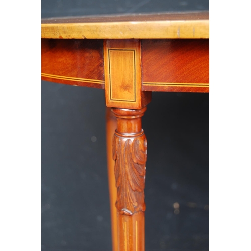 388 - Edwardian inlaid mahogany occasional table, the oval top inlaid with satinwood stringing, on four tu... 