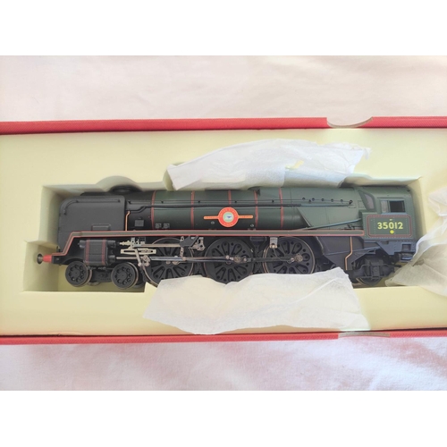 69 - Hornby 00 gauge Orient Express R1038 locomotive box set comprising of track, power supply, three Pul... 