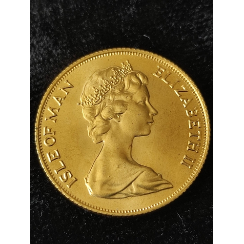 85 - United Kingdom. Isle of Man Elizabeth II 1973 gold full sovereign. AU with proof like finish.... 